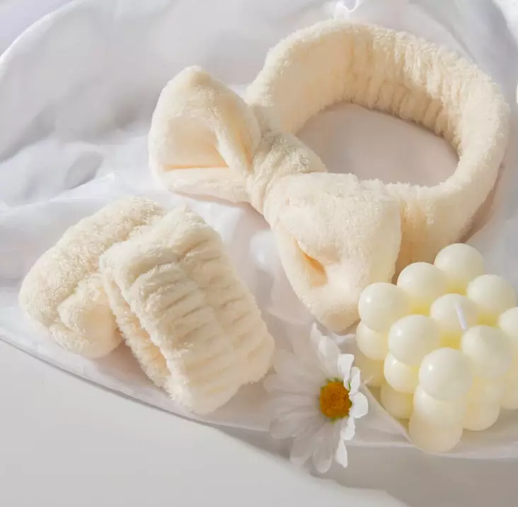 Kasvojen pesupanta 1kpl ja rannesuojat 2kpl - Ripsitarvikkeet - 18500163 - 1